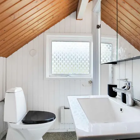 With Wood-burning Stove And Pavilion Holiday home Jaegerspris