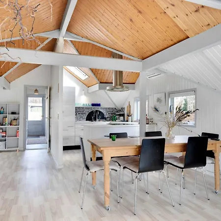 With Wood-burning Stove And Pavilion Holiday home Jaegerspris